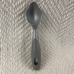 The Pampered Chef Ice Cream Scoop Gray Silicone Grip Handle Ergonomic Kitchen